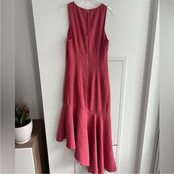 Elegant Red Sleeveless Dress - Picture 4 of 5